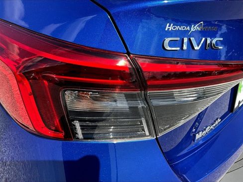 Used 2023 Honda Civic Sport image 25