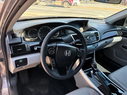Used 2017 Honda Accord LX image 10