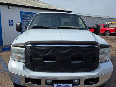 Used 2005 Ford F350 Lariat image 2
