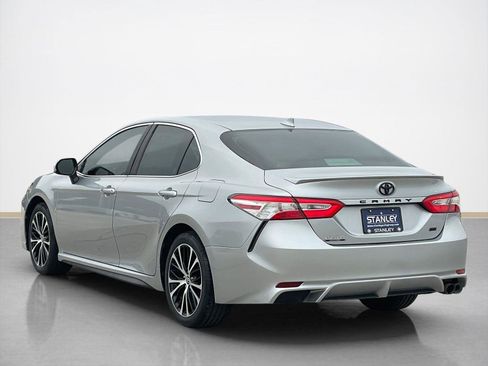 Used 2020 Toyota Camry SE FWD image 5