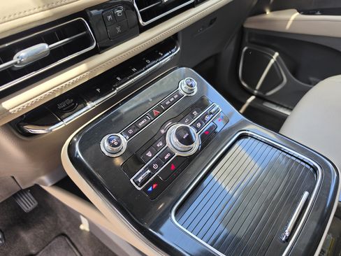 Certified 2023 Lincoln Nautilus AWD image 19