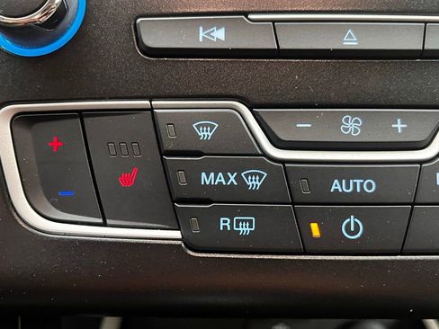 Used 2018 Ford Fusion SE w/ Fusion SE Technology Package FWD image 6
