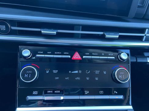 Used 2025 Hyundai Santa Fe SEL image 19