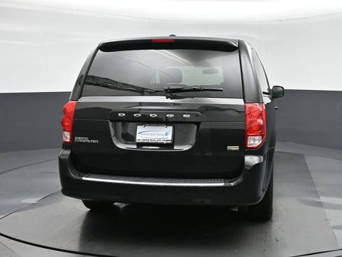 Used 2016 Dodge Grand Caravan SE image 6