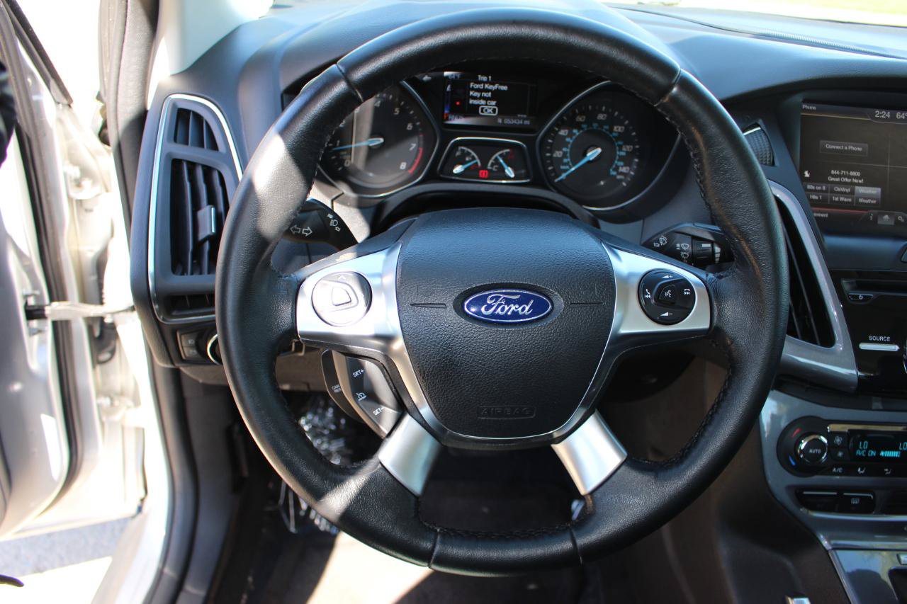 Used 2014 Ford Focus Titanium FWD image 21