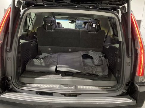 Used 2019 Cadillac Escalade ESV Luxury image 8
