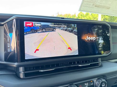 New 2025 Jeep Wrangler Unlimited Rubicon w/ Technology Group image 28