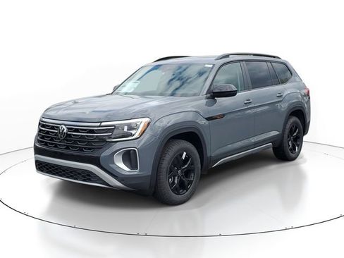 New 2026 Volkswagen Atlas Peak Edition AWD/4WD image 2