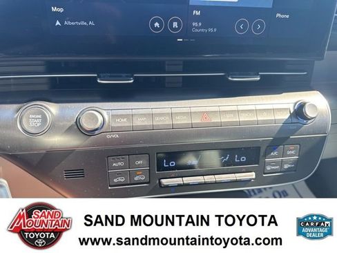 Used 2024 Hyundai Kona Limited image 21