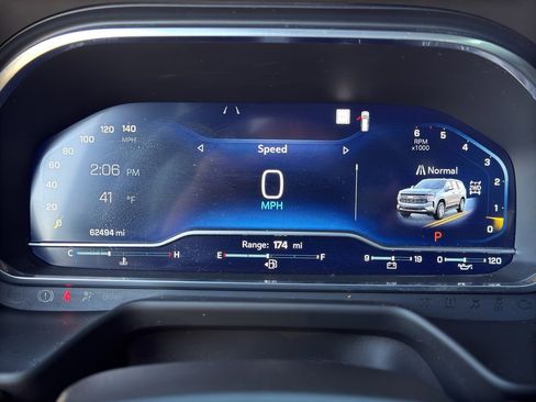 Used 2022 Chevrolet Suburban LT w/ Luxury Package image 23