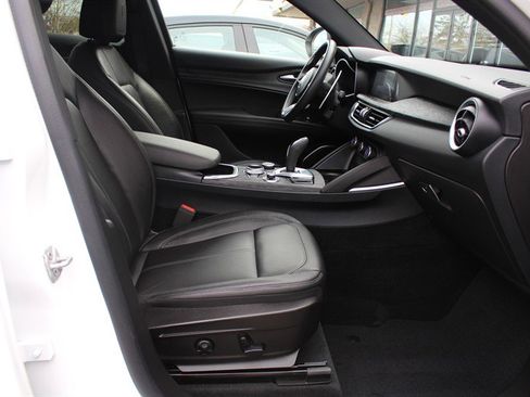 Used 2022 Alfa Romeo Stelvio Sprint image 31