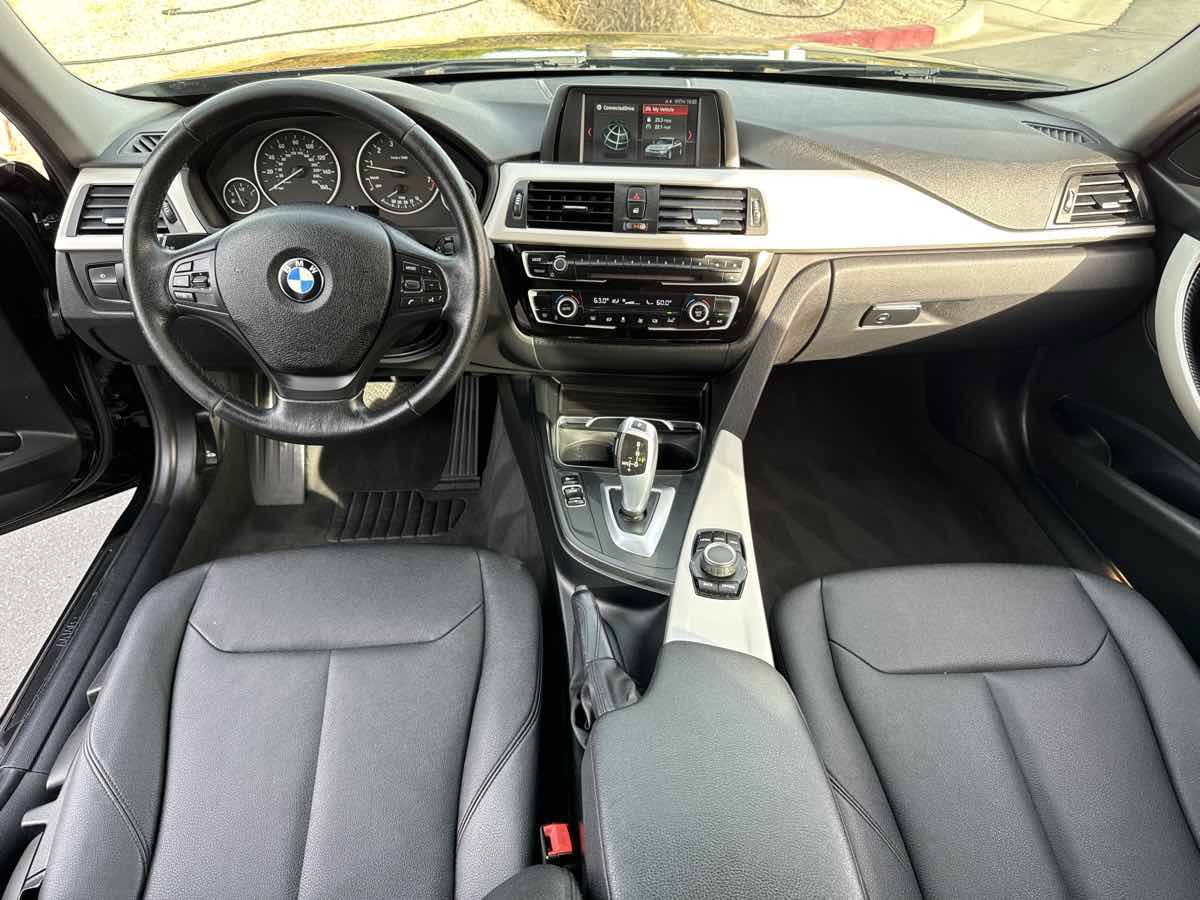 Used 2018 BMW 320i Sedan RWD image 3