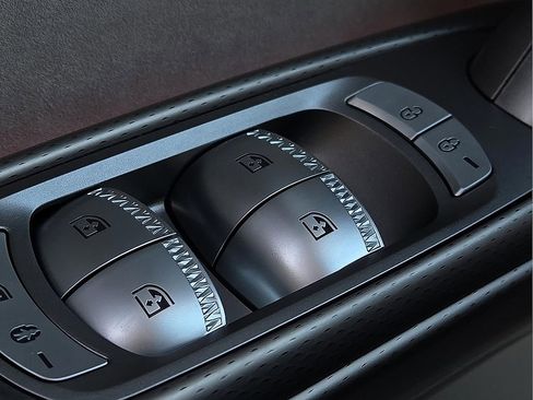 Used 2023 Genesis GV60 Performance image 18