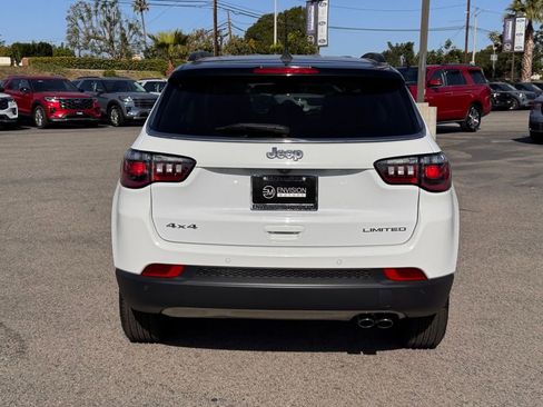 Used 2022 Jeep Compass Limited w/ Mopar Graphics Package image 11