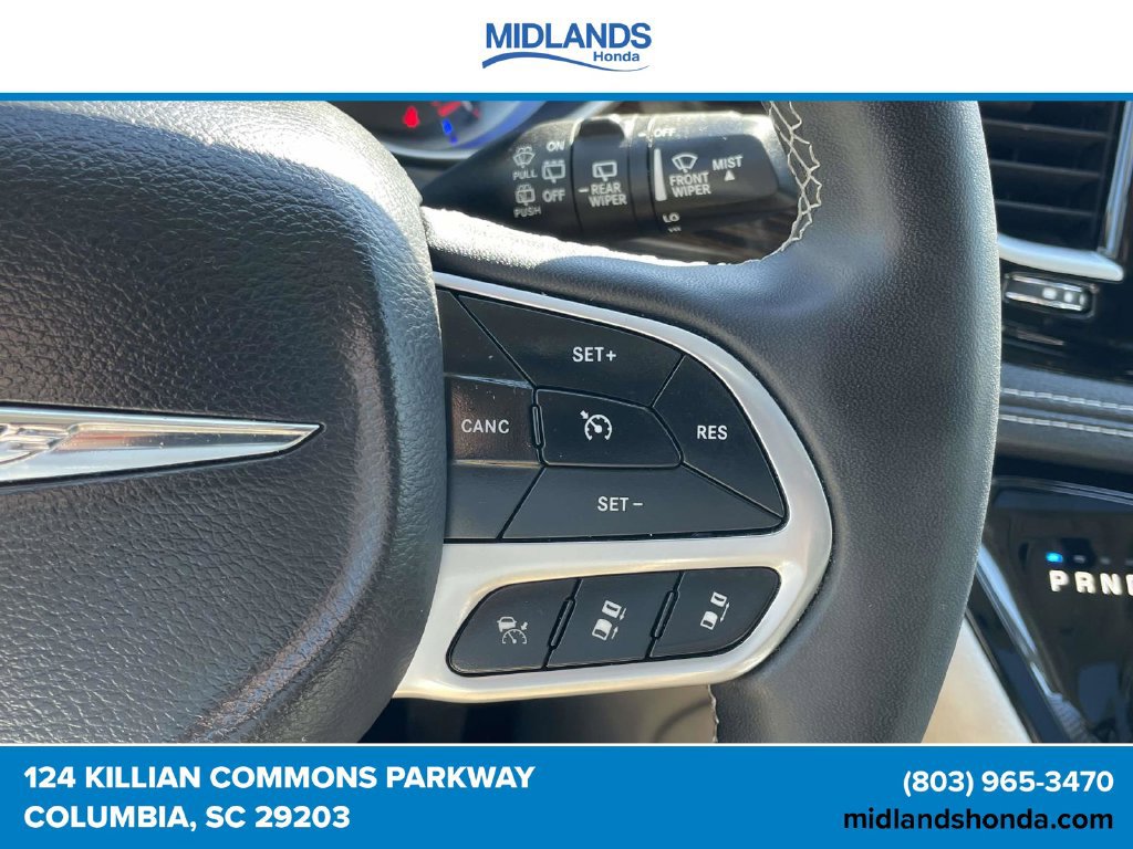 Used 2023 Chrysler Pacifica Limited FWD image 23