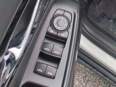 Used 2022 Chevrolet Traverse RS FWD image 15