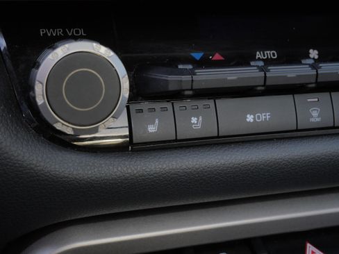 Certified 2022 Toyota Tundra Limited AWD/4WD image 32