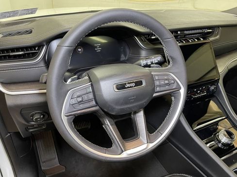 New 2025 Jeep Grand Cherokee L Limited w/ Luxury Tech Group II image 22