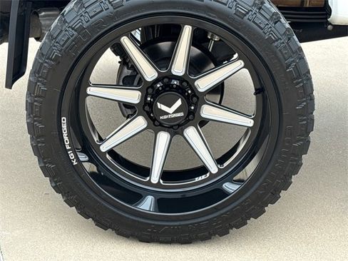 Used 2024 Ford F350 Platinum w/ Tremor Off-Road Package image 10