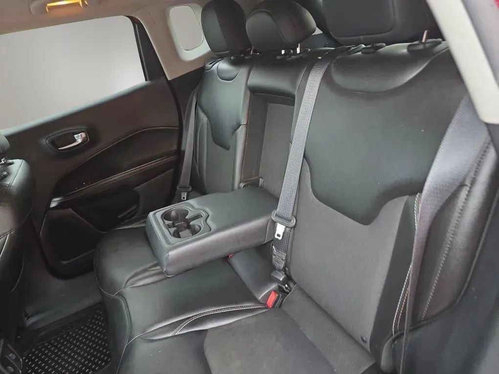 Used 2018 Jeep Compass Latitude w/ Popular Equipment Group AWD/4WD image 39