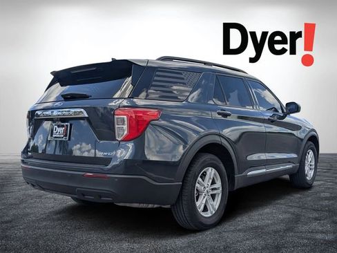 Used 2023 Ford Explorer XLT AWD/4WD image 3