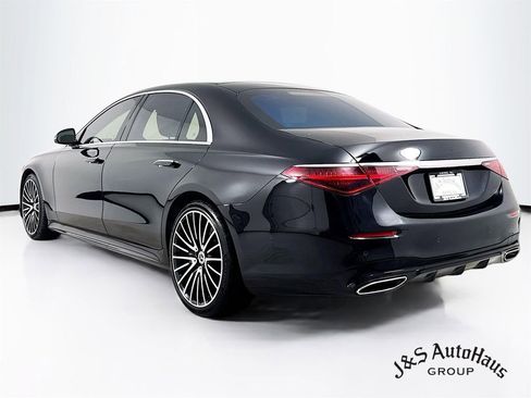 Used 2022 Mercedes-Benz S 580 4MATIC Sedan w/ AMG Line Package image 5