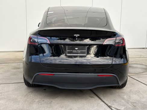 Used 2023 Tesla Model Y Performance image 8