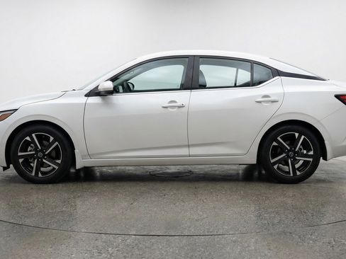 Used 2025 Nissan Sentra SV FWD image 5