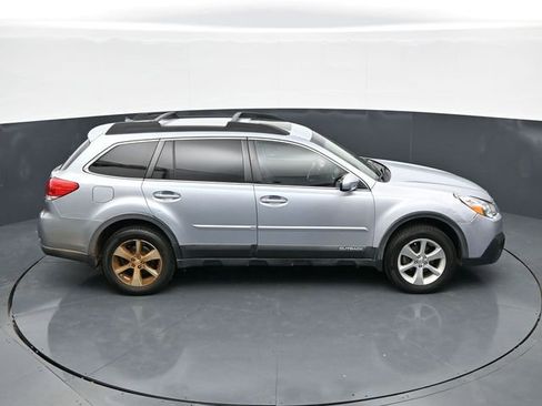 Used 2014 Subaru Outback 2.5i Limited w/ Moonroof Package AWD/4WD image 33