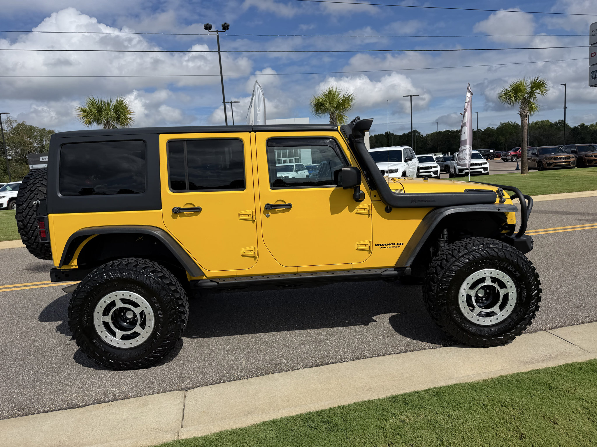 Used 2015 Jeep Wrangler Unlimited Rubicon w/ Dual Top Group AWD/4WD image 3