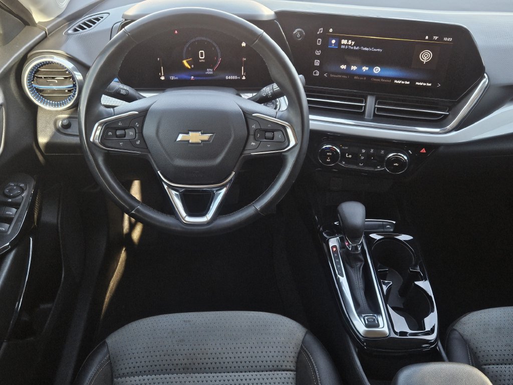 Used 2025 Chevrolet Trax LT w/ LT Convenience Package FWD image 26
