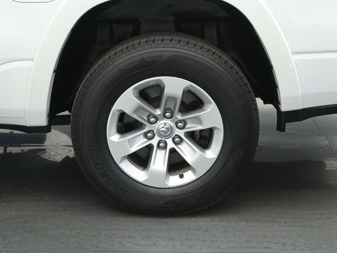 Used 2019 RAM 1500 Laramie image 24