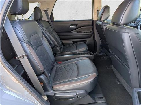 Used 2022 Nissan Pathfinder Platinum w/ Cargo Package image 22
