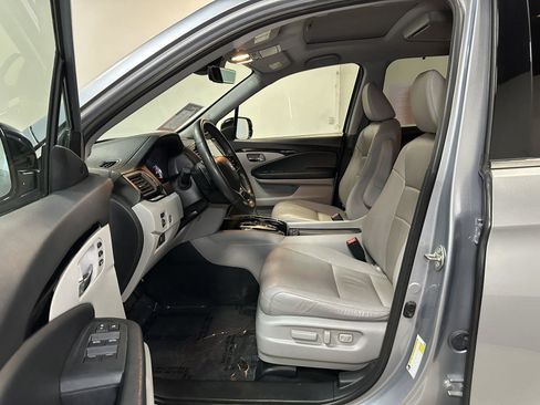 Used 2020 Honda Pilot Touring image 22