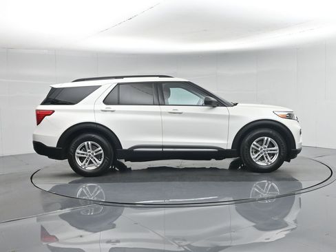 Certified 2023 Ford Explorer XLT RWD image 30