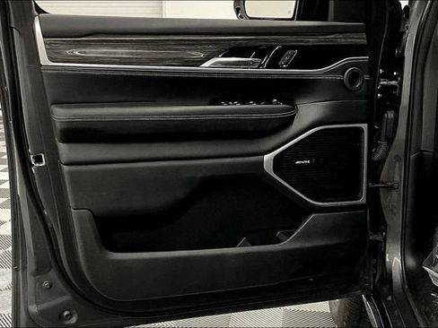 Used 2022 Jeep Wagoneer Series II AWD/4WD image 19