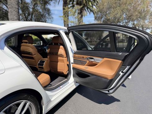 Used 2018 BMW 740e xDrive AWD/4WD image 36