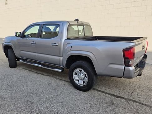 Used 2018 Toyota Tacoma SR image 3