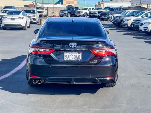Used 2022 Toyota Camry SE image 3