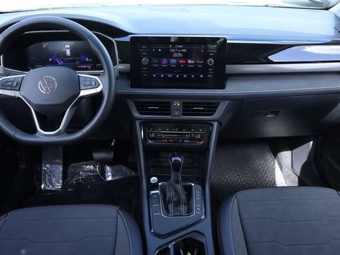 Used 2026 Volkswagen Taos SE image 17