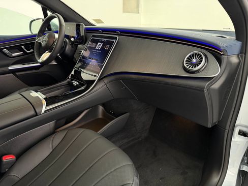 New 2026 Mercedes-Benz EQE 320 4MATIC SUV image 22