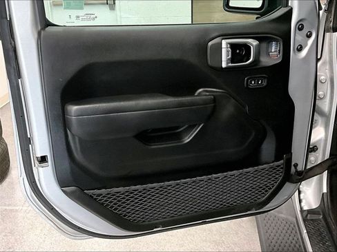 Used 2023 Jeep Wrangler Sport AWD/4WD image 9