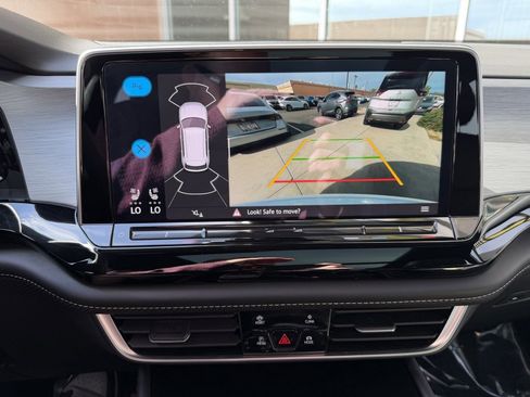 Used 2024 Volkswagen Atlas Cross Sport SE w/ Panoramic Sunroof Package image 19