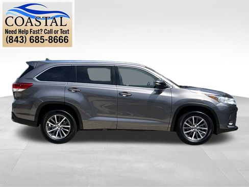 Used 2017 Toyota Highlander XLE FWD image 5