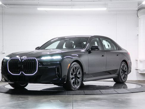 Certified 2024 BMW 760i xDrive w/ Executive Package AWD/4WD image 3