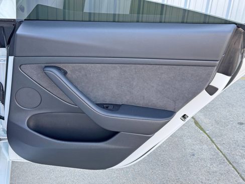 Used 2022 Tesla Model 3 image 46