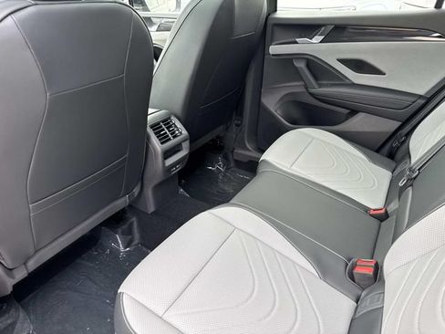 New 2026 Volkswagen Tiguan SE R-Line FWD image 10