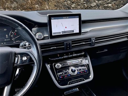 Used 2021 Lincoln Corsair AWD w/ Premium Package image 6