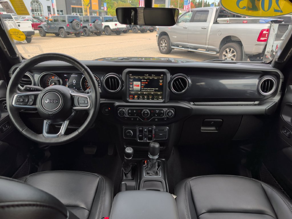 Used 2023 Jeep Wrangler Unlimited Sahara AWD/4WD image 14