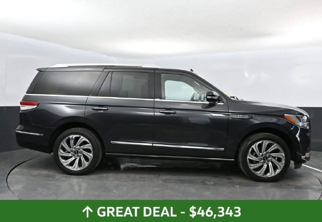 Used 2023 Lincoln Navigator Reserve AWD/4WD image 8